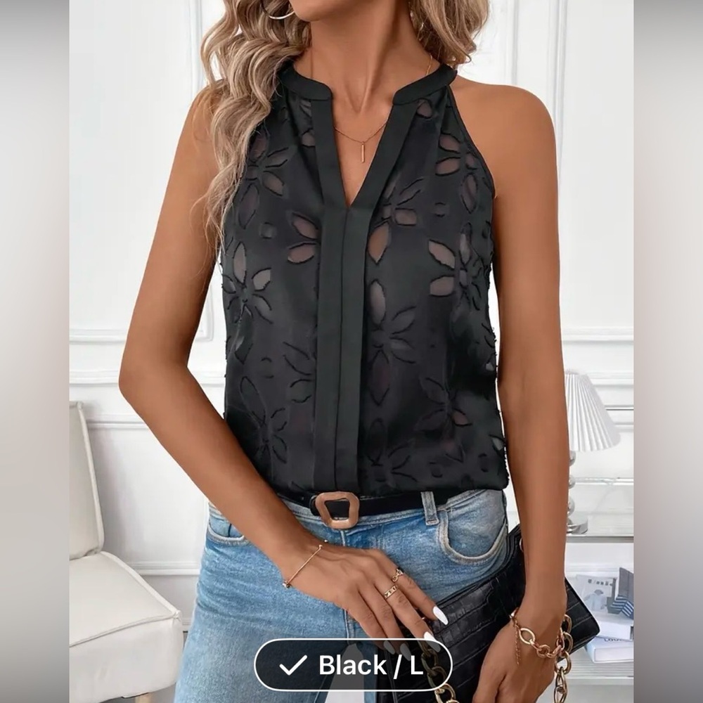 💕Beautiful Black Sheer Floral Top